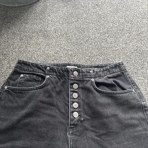 Black ItemBlack crop demins